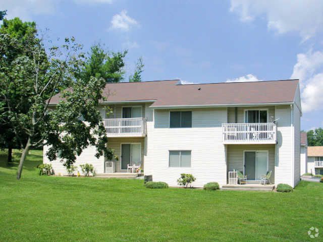 Cedar Village Apartments interior, photo 2
